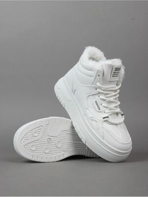 Смотреть образы с Кроссовки (артикул 186852684)