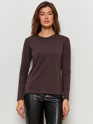 Смотреть модные образы с валберриз с Лонгслив (артикул 143260833)