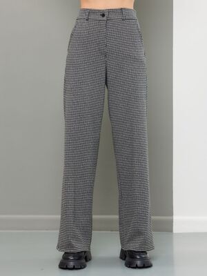 Смотреть образы с Брюки (артикул 109694740)