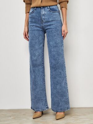 Смотреть модные образы с валберриз с Джинсы (артикул 190237700)