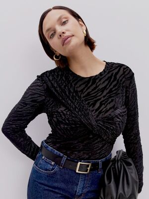 Смотреть модные образы с валберриз с Лонгслив (артикул 208816597)