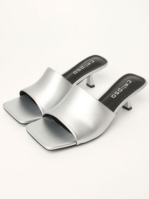 Смотреть образы с Мюли (артикул 216748735)