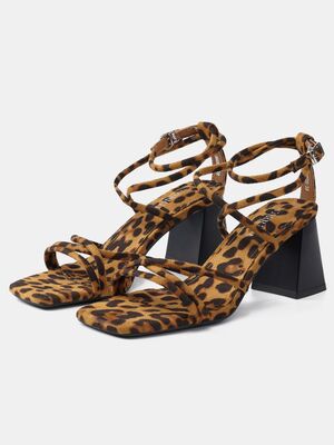 Смотреть образы с Босоножки (артикул 193579375)