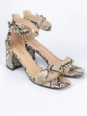 Смотреть образы с Босоножки (артикул 208900180)