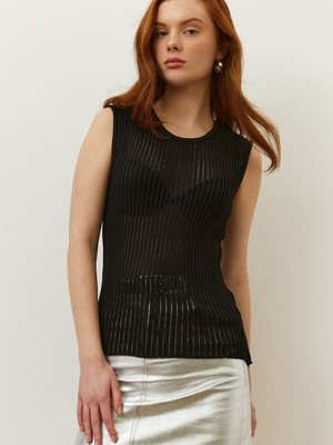 Смотреть модные образы с валберриз с Топ (артикул 223352375)