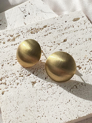 Смотреть модные образы с валберриз с Серьги (артикул 196035097)