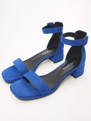 Смотреть образы с Босоножки (артикул 225460102)