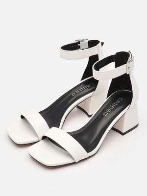 Смотреть модные образы с валберриз с Босоножки (артикул 214976578)