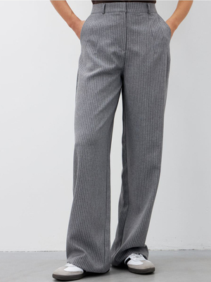 Смотреть образы с Брюки (артикул 221314383)