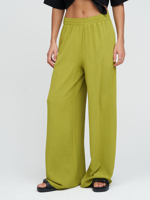 Смотреть модные образы с валберриз с Брюки (артикул 221438753)