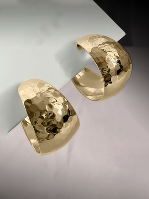 Смотреть модные образы с валберриз с Серьги (артикул 103303732)