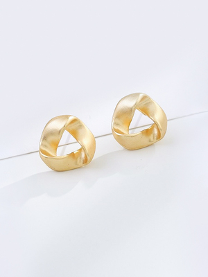 Смотреть модные образы с валберриз с Серьги (артикул 156470536)