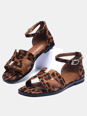 Смотреть модные образы с валберриз с Сандалии (артикул 223848591)