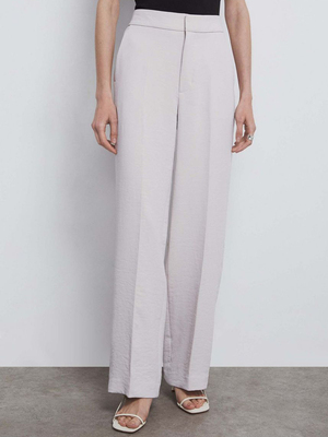 Смотреть образы с Брюки (артикул 229680318)