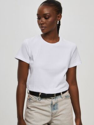 Смотреть модные образы с валберриз с Футболка (артикул 13044192)