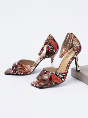 Смотреть модные образы с валберриз с Босоножки (артикул 221274383)