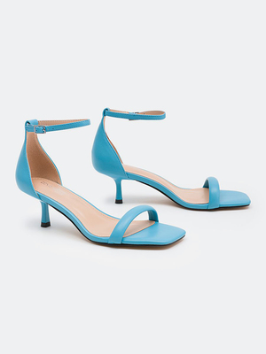 Смотреть модные образы с валберриз с Босоножки (артикул 221713832)