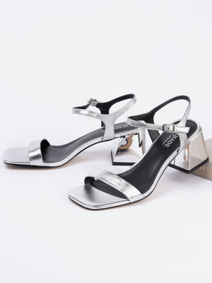 Смотреть образы с Босоножки (артикул 223413952)