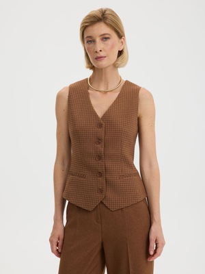 Смотреть модные образы с валберриз с Жилет (артикул 173865389)