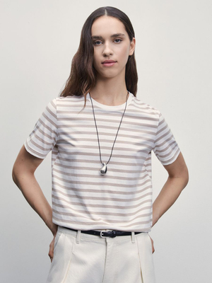 Смотреть модные образы с валберриз с Футболка (артикул 216539774)