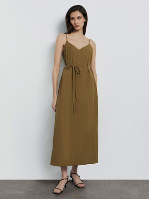 Смотреть модные образы с валберриз с Платье (артикул 221458845)