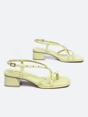 Смотреть модные образы с валберриз с Босоножки (артикул 232968396)