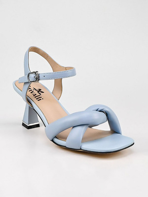 Смотреть образы с Босоножки (артикул 230263035)