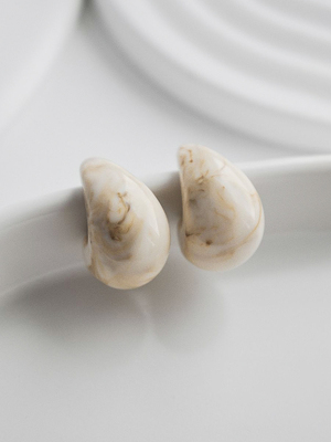 Смотреть модные образы с валберриз с Серьги (артикул 217550596)