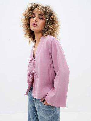 Смотреть модные образы с валберриз с Блузка (артикул 235551298)