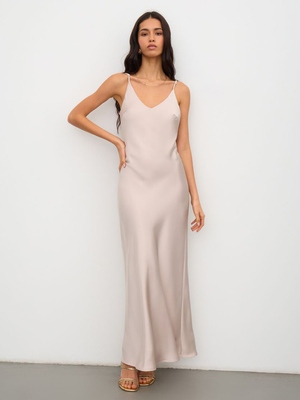 Смотреть образы с Платье (артикул 195441523)