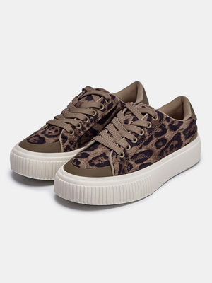 Смотреть модные образы с валберриз с Кеды (артикул 224577857)