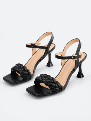 Смотреть модные образы с валберриз с Босоножки (артикул 154763831)