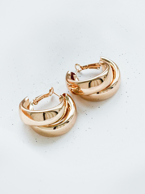 Смотреть модные образы с валберриз с Серьги (артикул 225778459)