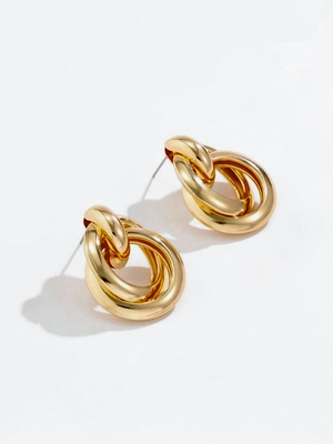 Смотреть модные образы с валберриз с Серьги (артикул 73500368)