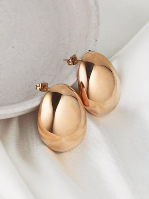 Смотреть модные образы с валберриз с Серьги (артикул 214315856)