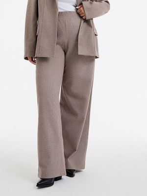 Смотреть образы с Брюки (артикул 243666780)