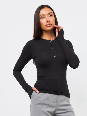 Смотреть модные образы с валберриз с Лонгслив (артикул 254349779)