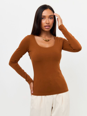 Смотреть модные образы с валберриз с Лонгслив (артикул 246639482)