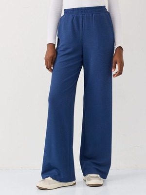 Смотреть образы с Брюки (артикул 247915883)