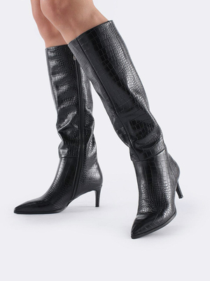 Смотреть модные образы с валберриз с Сапоги (артикул 227440763)