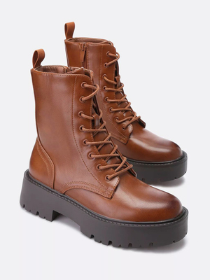 Смотреть модные образы с валберриз с Ботинки (артикул 243315343)