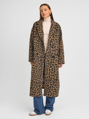 Смотреть модные образы с валберриз с Пальто (артикул 246056835)