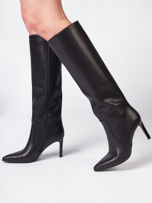 Смотреть модные образы с валберриз с Сапоги (артикул 224679935)