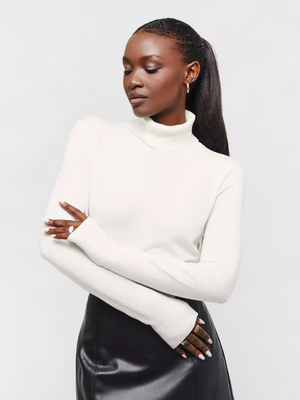 Смотреть модные образы с валберриз с Водолазка (артикул 16598361)