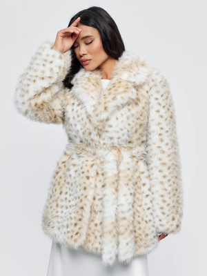 Смотреть образы с Шуба (артикул 259057107)