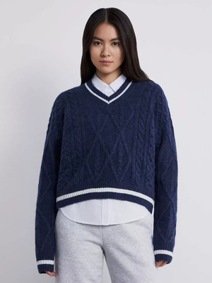 Смотреть образы с Джемпер (артикул 196617145)