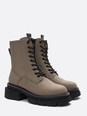 Смотреть образы с Ботинки (артикул 239146497)