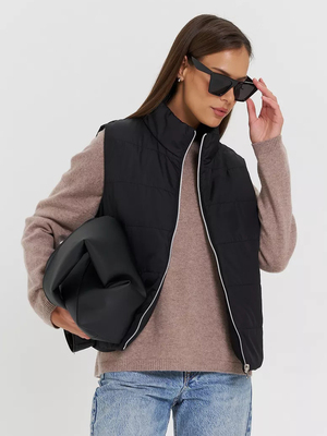 Смотреть модные образы с валберриз с Жилет (артикул 245174724)