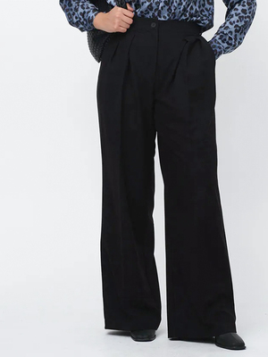 Смотреть модные образы с валберриз с Брюки (артикул 268377343)