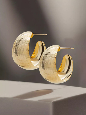 Смотреть модные образы с валберриз с Серьги (артикул 225131008)